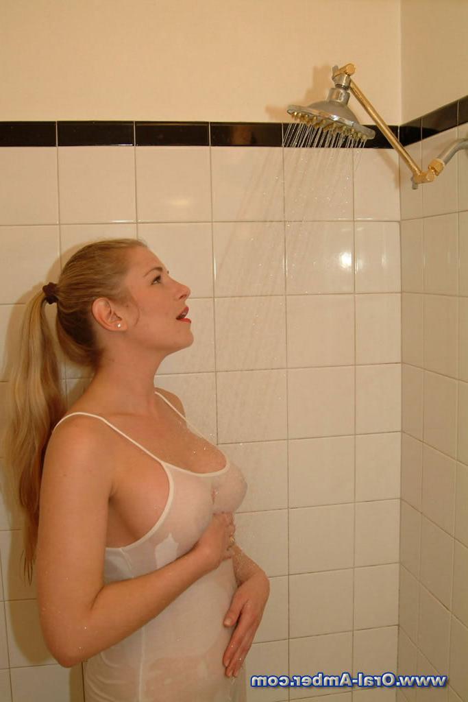 16P Amateur blowjob in the shower