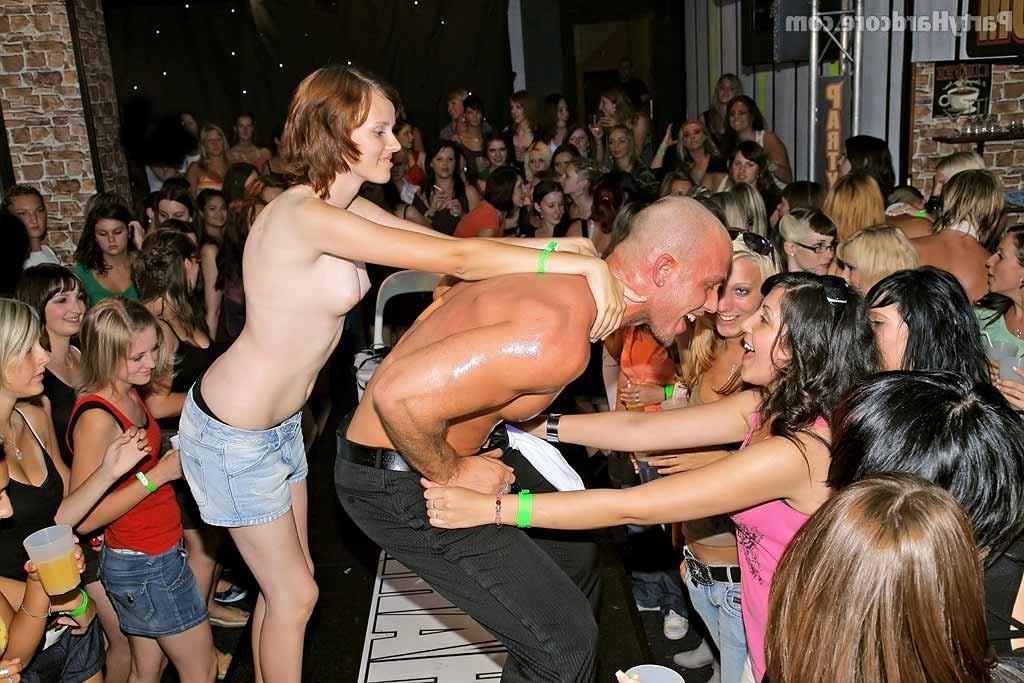 15P Drunk amateur chicks fucking some horny male strippers