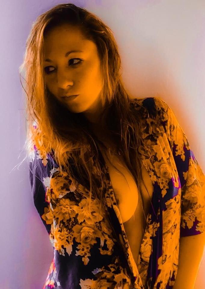 25P MILF Tara Sucking Cock