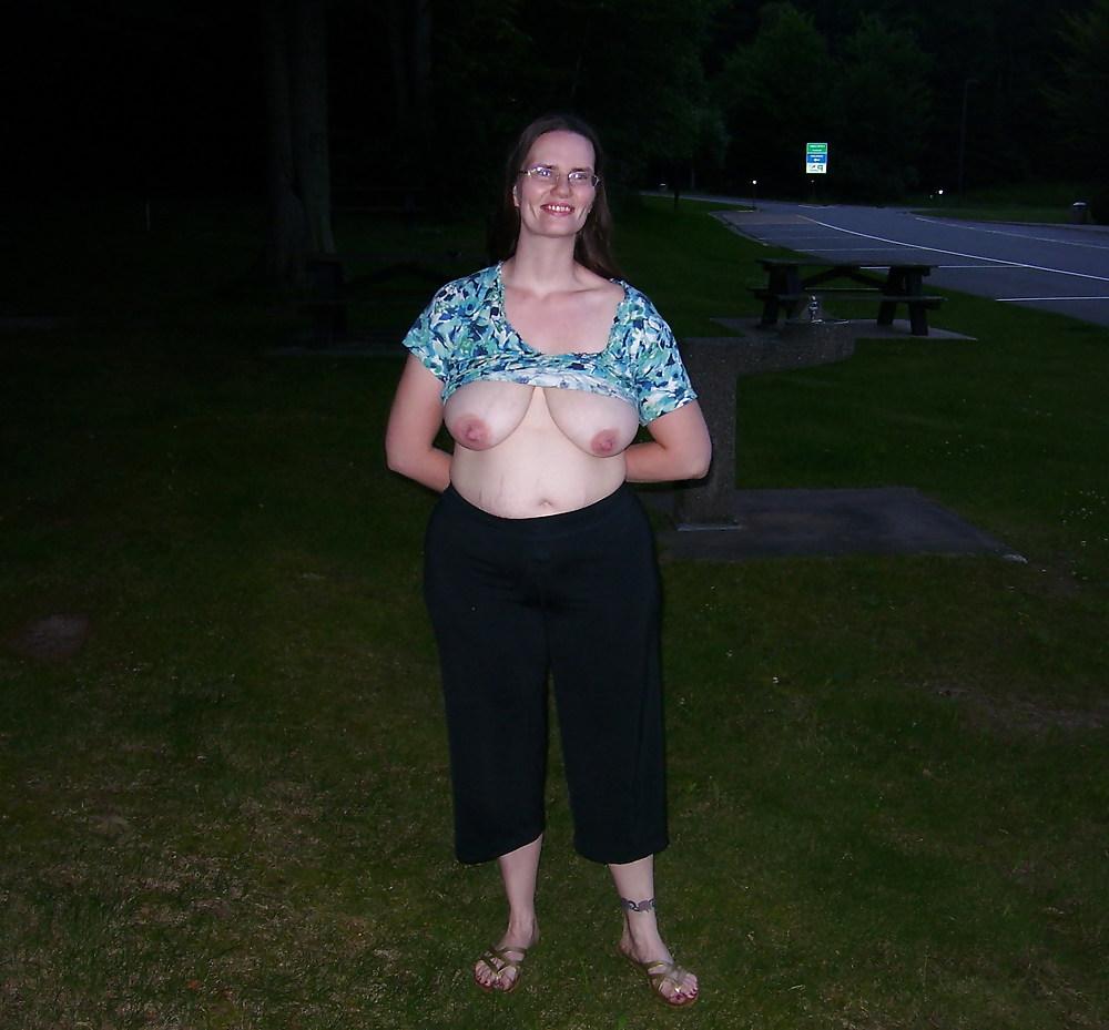 25P 31y.o USA amateur slut with saggy udders