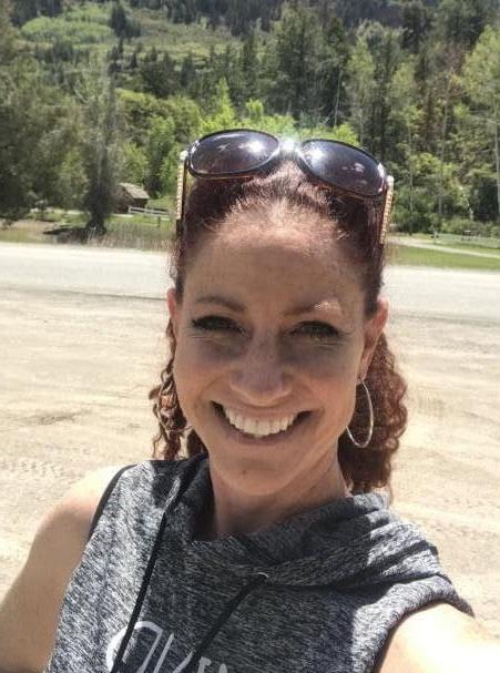 21P Red Headed Wife Exposed Sucking COck