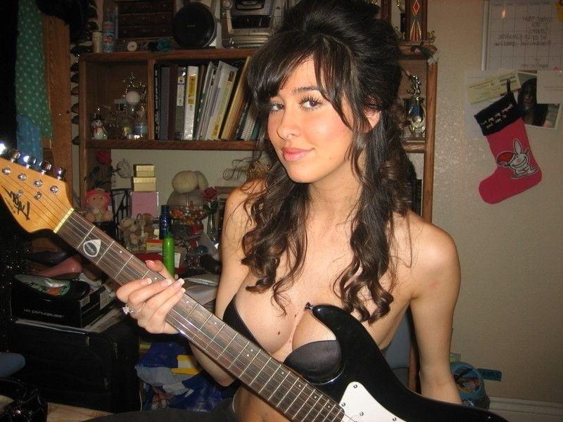25P Beautiful brunette cocksucker from Texas
