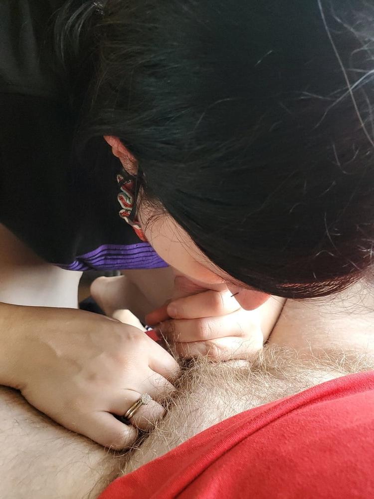 5P Lynn, 28, Belleville, IL married slut sucks my cock