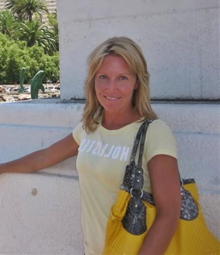 25P Exposed MILF Wife
