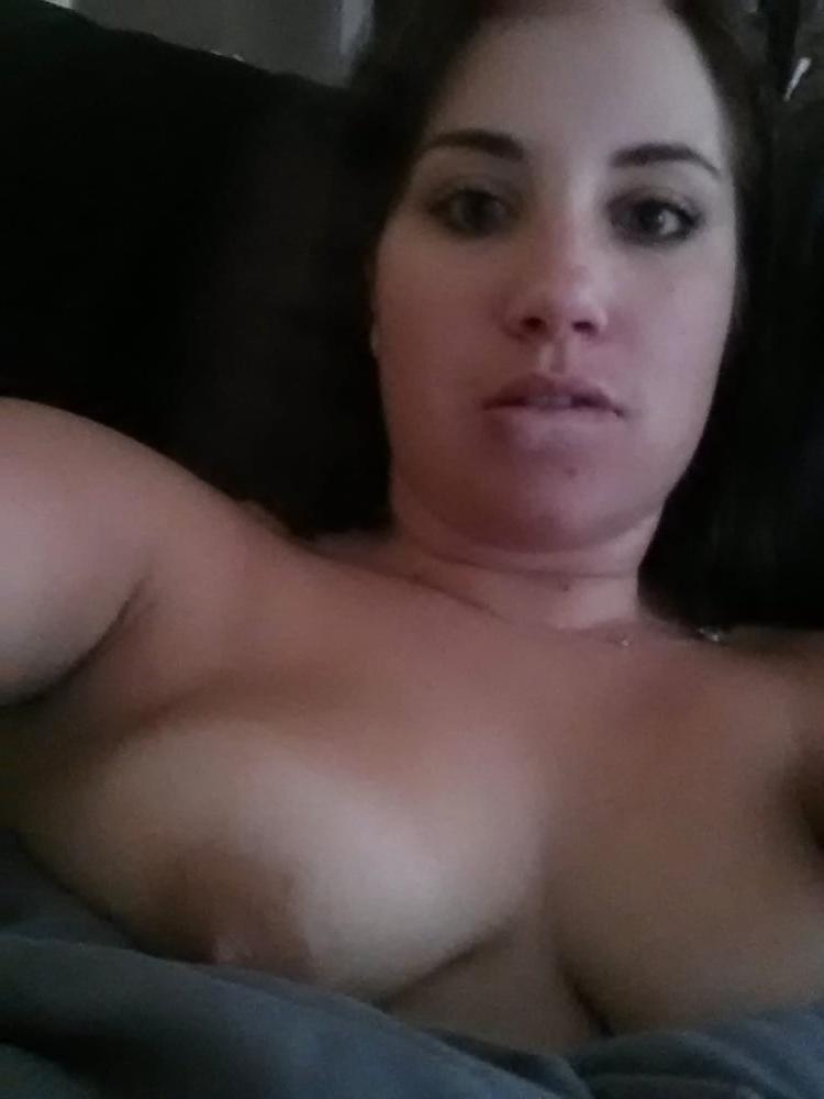 16P Chubby Poses and Sucks