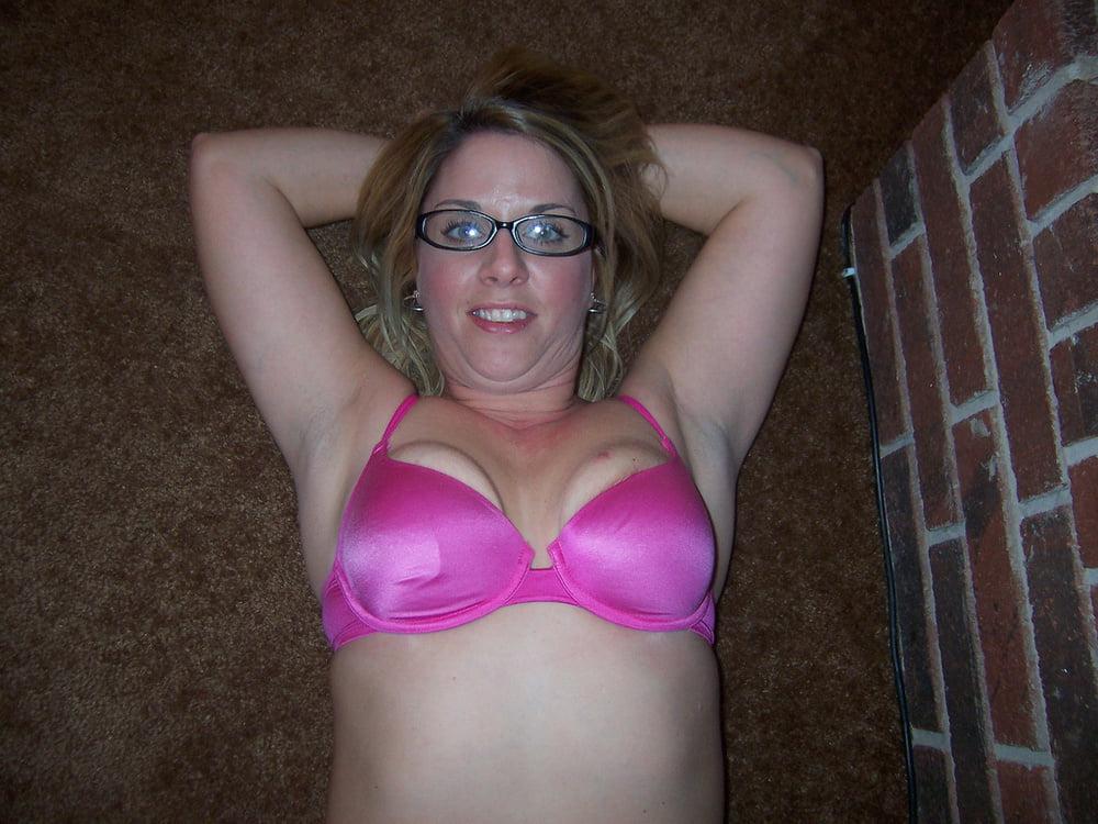 25P 7. Canadian Hottie poses for BF