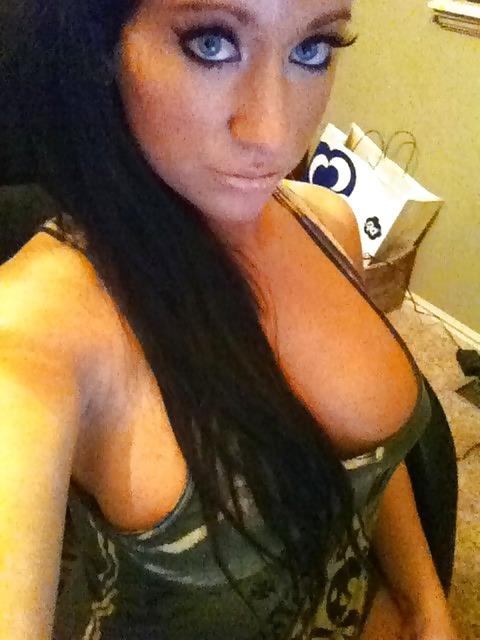 25P NEW real amateur (mostly busty) pics