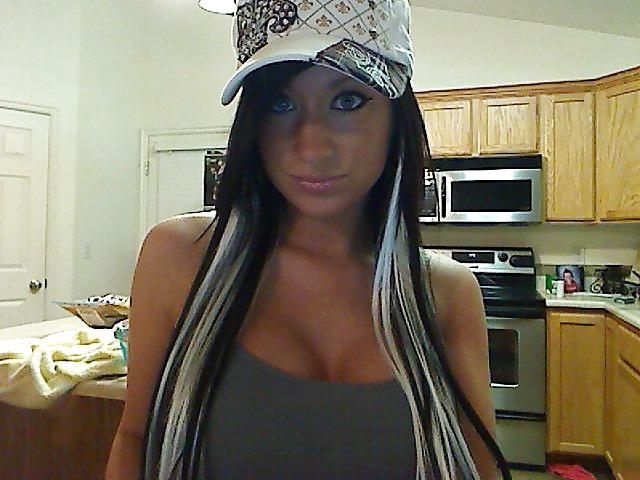25P NEW real amateur (mostly busty) pics