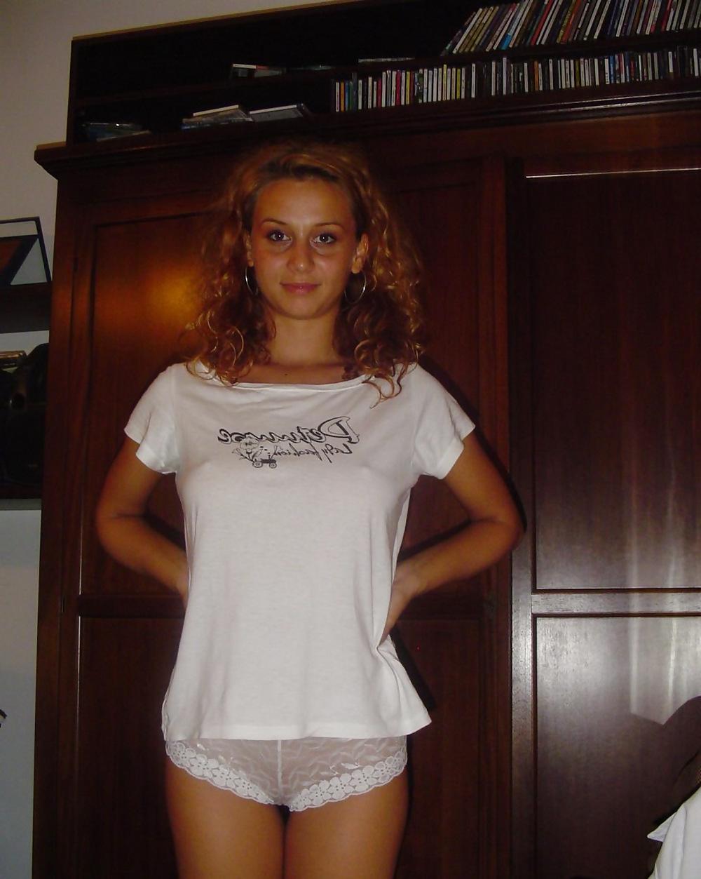 25P AMATEUR-MÄDCHEN IM DESSOUS-SET