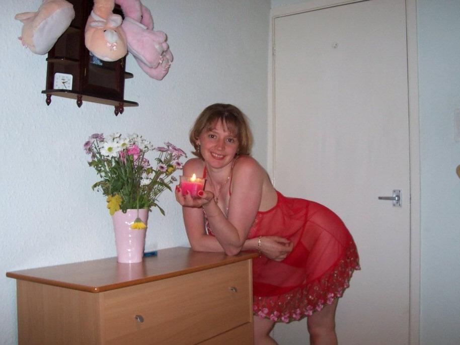 25P F. Young wife exposed by hubby