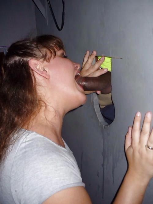25P Nos Femmes nos Salopes au Glory Hole