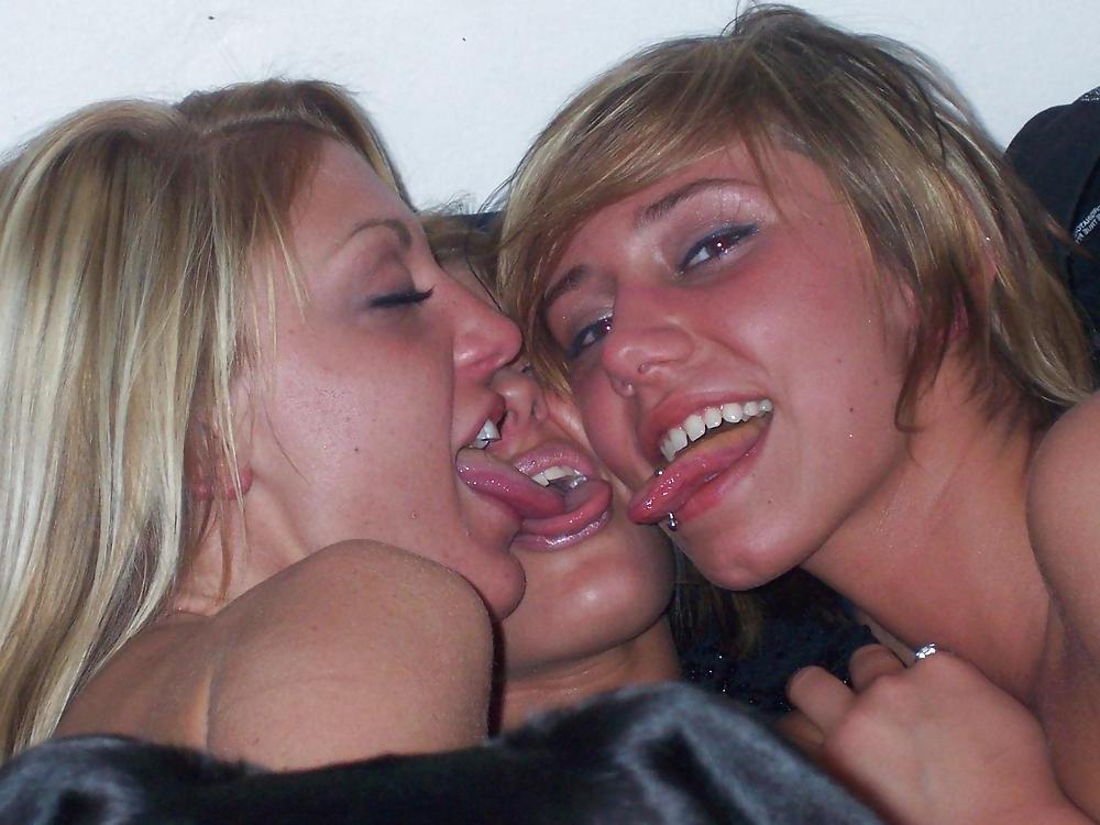 25P AMATEUR LESBIAN GIRLFRIENDS