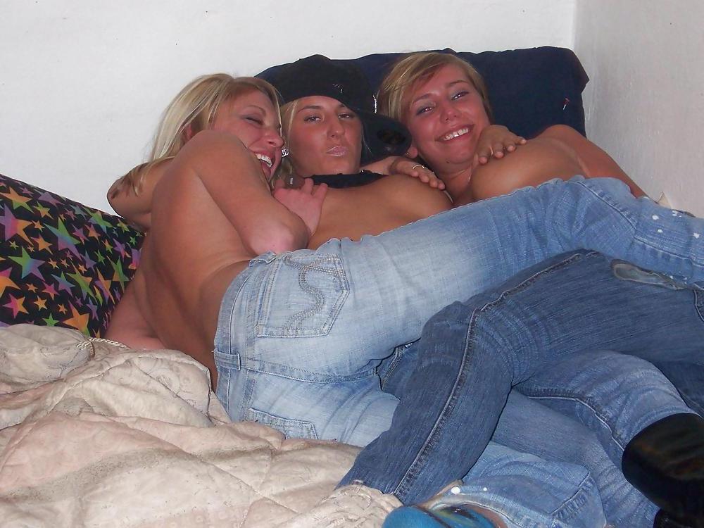 25P AMATEUR LESBIAN GIRLFRIENDS