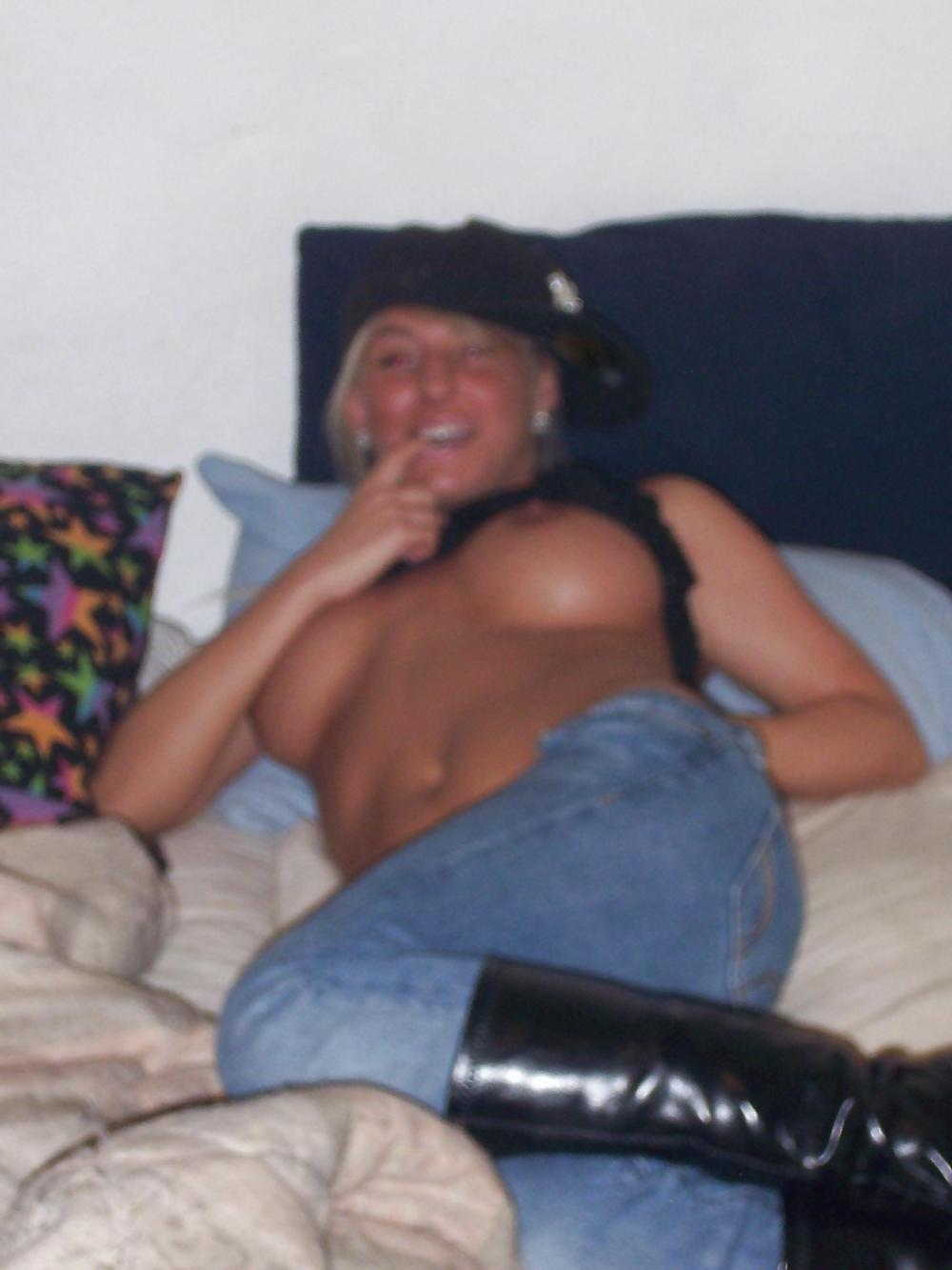 25P AMATEUR LESBIAN GIRLFRIENDS