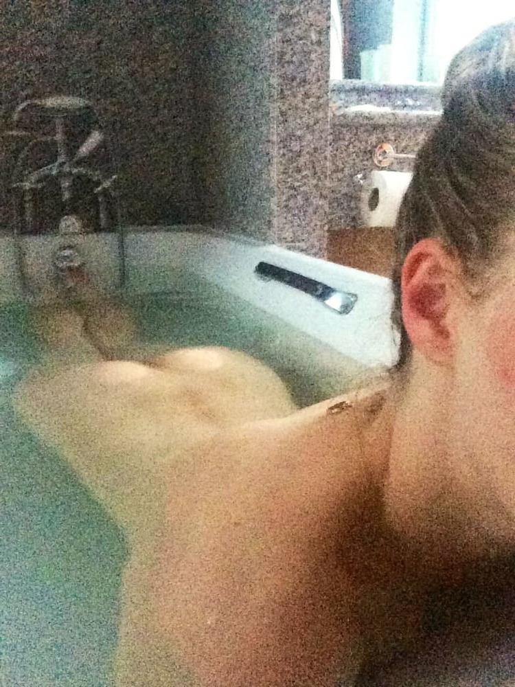 17P Amanda Seyfried Leaked