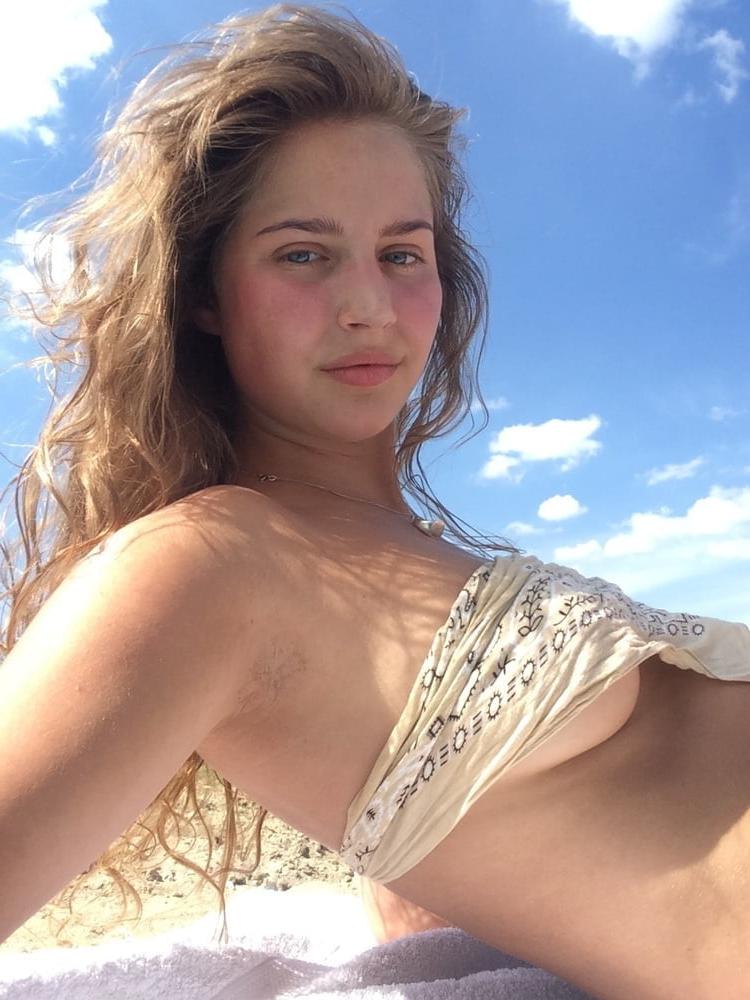 20P Sexy Kath on Vacation