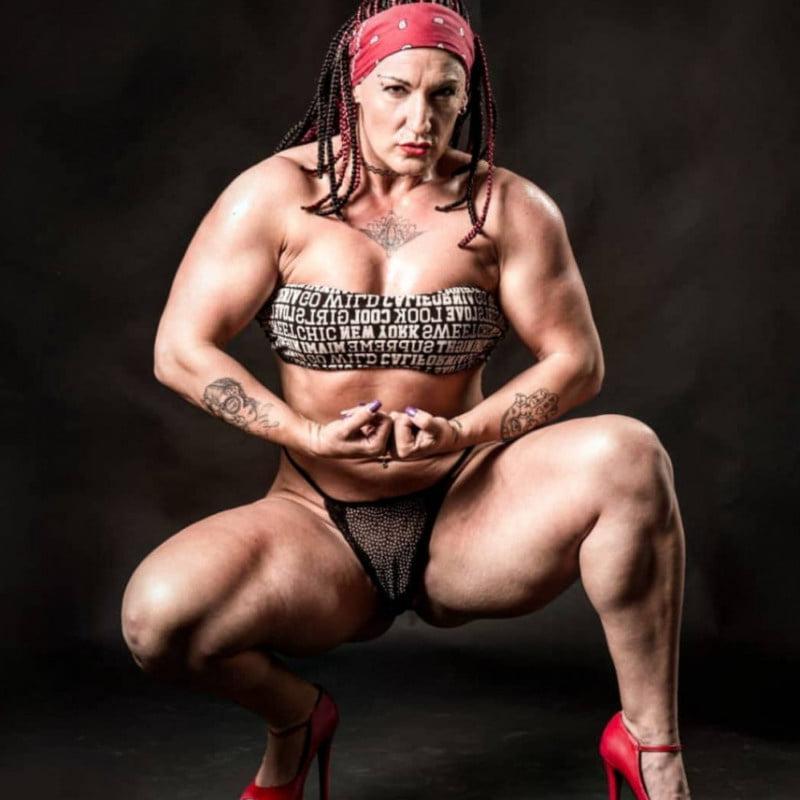 15P Muscle Milf