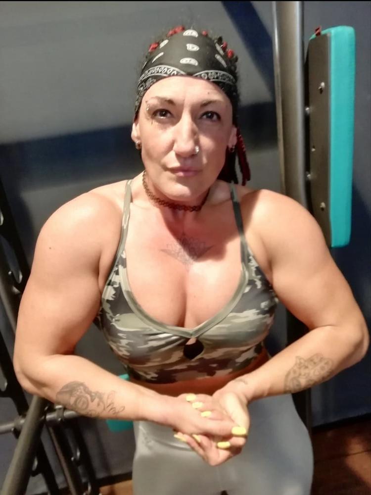 15P Muscle Milf