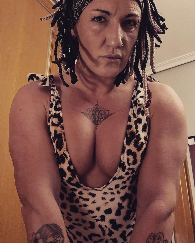 15P Muscle Milf