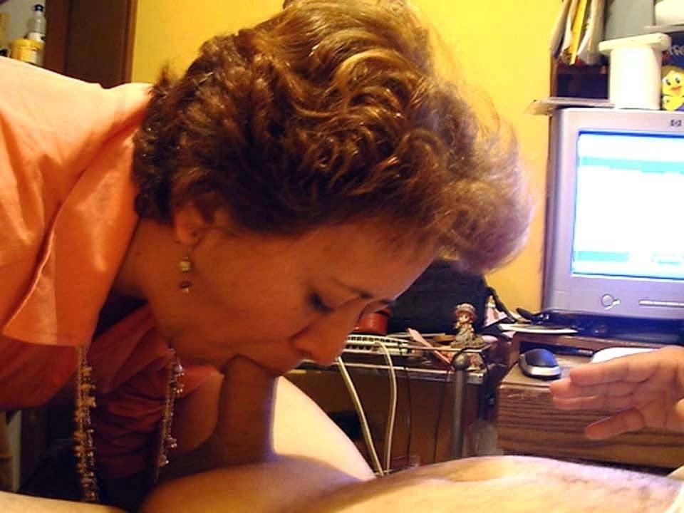 25P Sucking cock