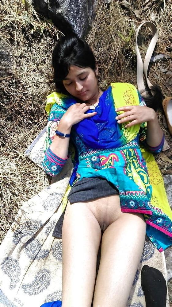12P Desi Girl Outdoor Full Nude