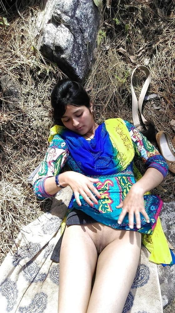 12P Desi Girl Outdoor Full Nude