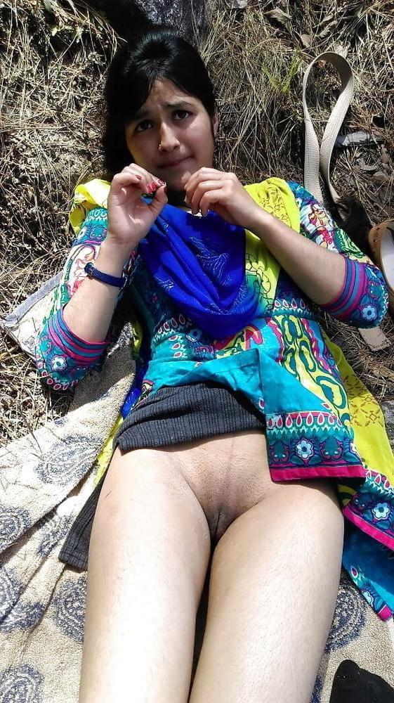 12P Desi Girl Outdoor Full Nude