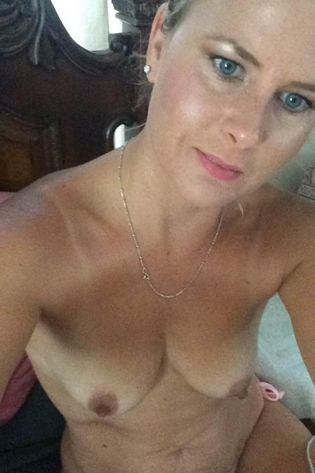 25P Kat the slutwife