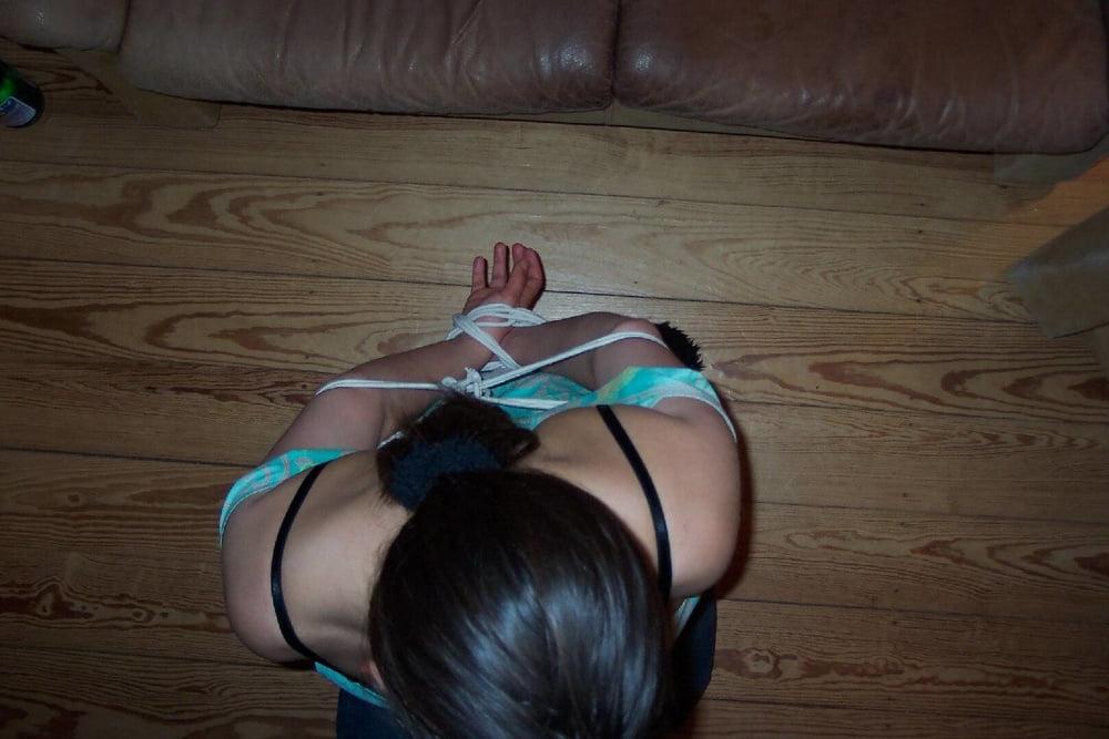 25P ponytailed girls in blowjob position 32