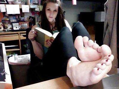 25P Awesome Amateur Teen Feet Part IX