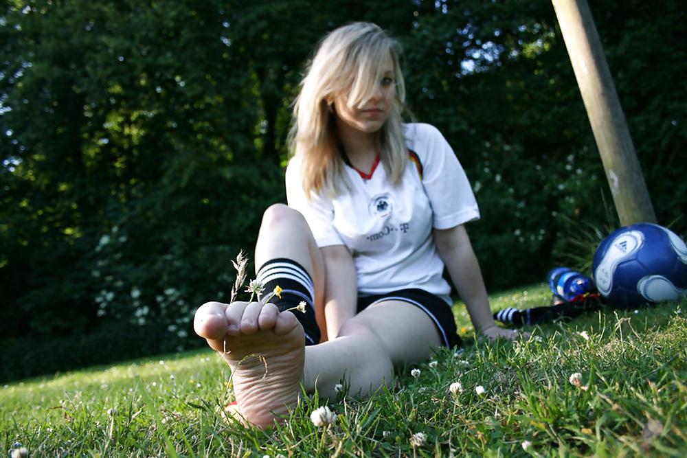 25P Awesome Amateur Teen Feet Part IX