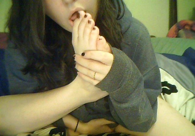 25P Awesome Amateur Teen Feet Part IX