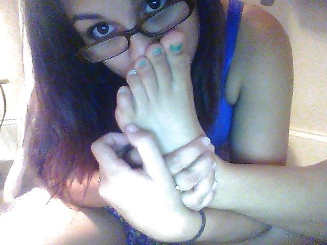 25P Awesome Amateur Teen Feet Part IX