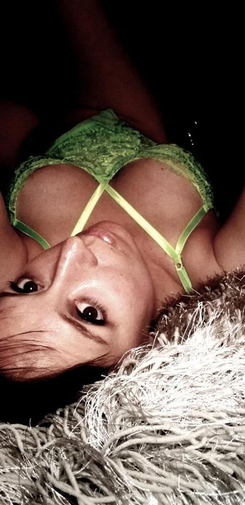 25P Horny Elaine Exposed