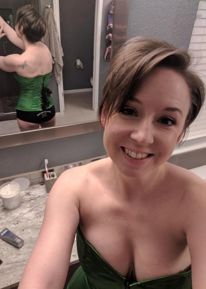 25P Horny Elaine Exposed