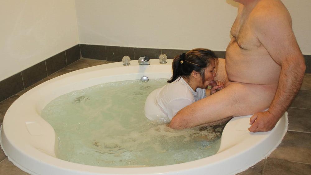 25P Sarah Marquette Hotel and hot tub