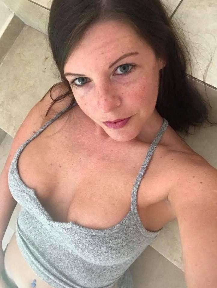25P Newlywed Tracey Exposed