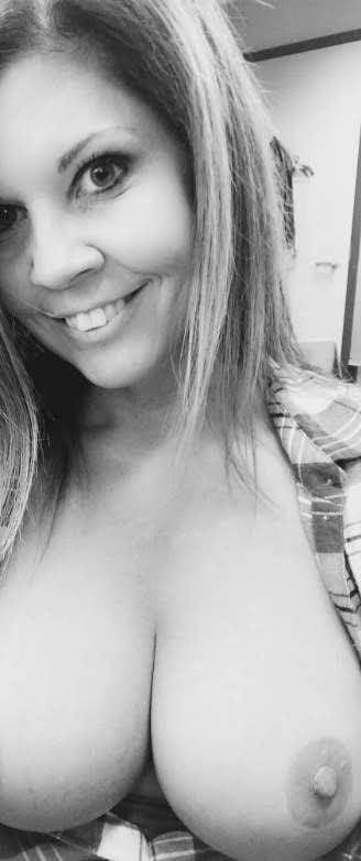 18P Divorced Mom Exposed as the Slut She Is