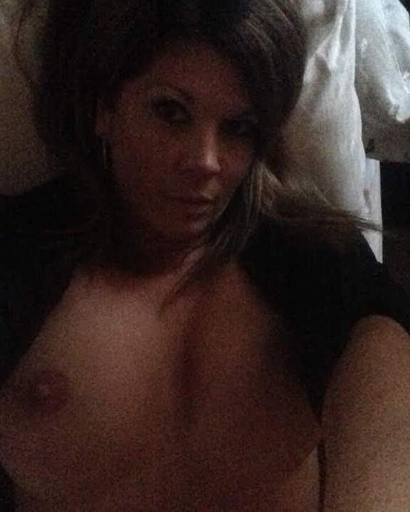 18P Divorced Mom Exposed as the Slut She Is