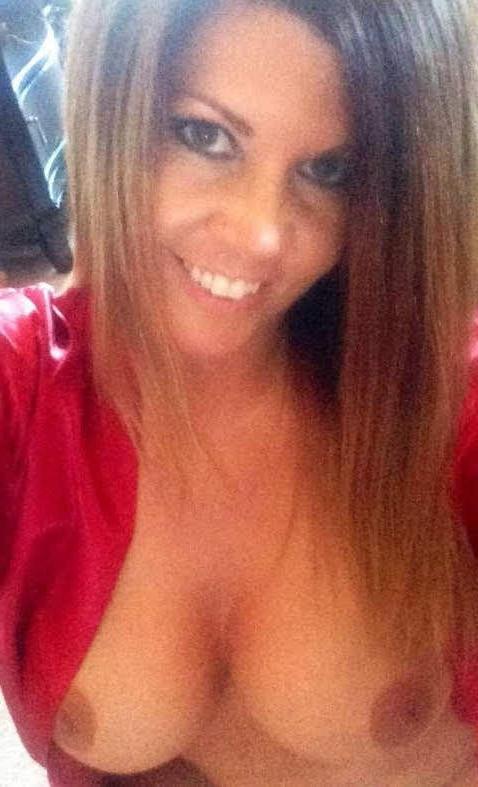 18P Divorced Mom Exposed as the Slut She Is