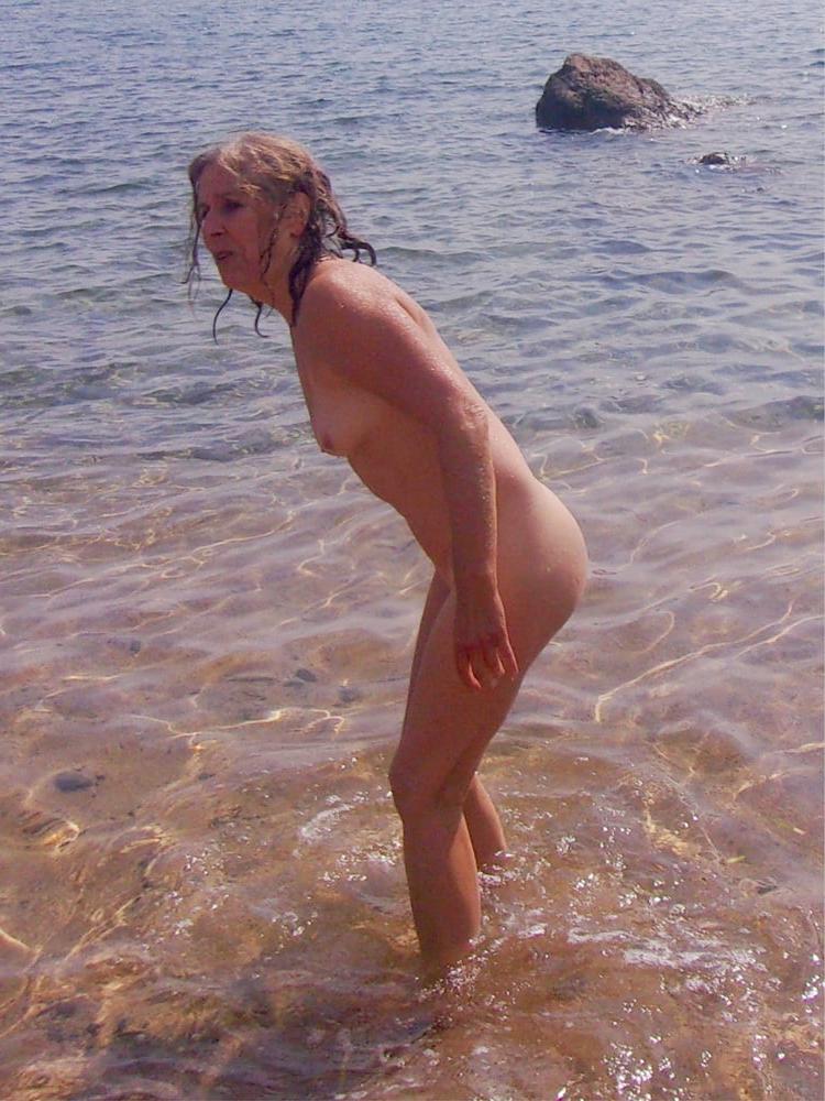 17P Nudist Milf Naked on the Fkk Beach