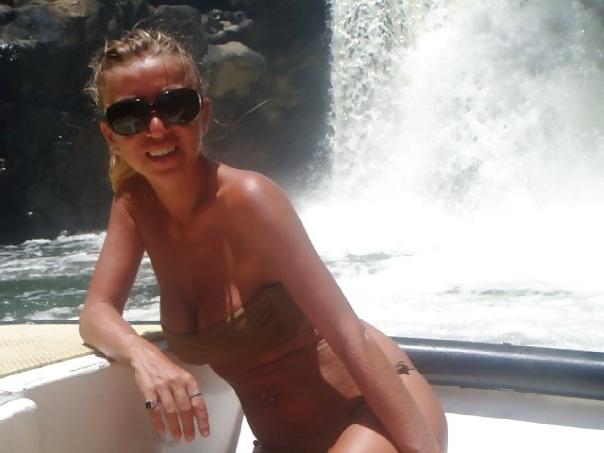 25P Amateur blonde milf