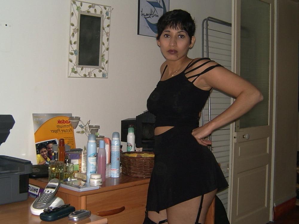 25P Arab wife