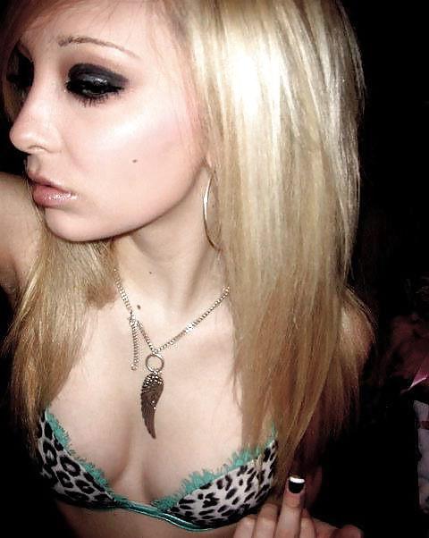 23P Cute young teen amateur babes !