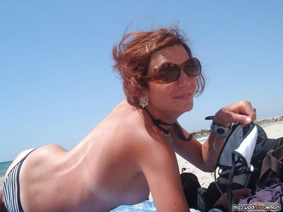 25P Topless amateur beach honeys