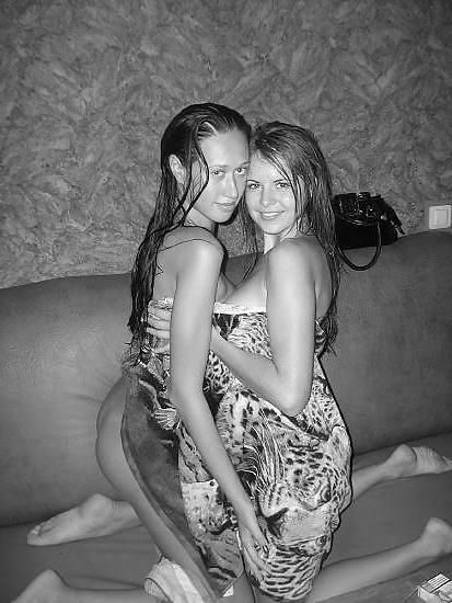 11P Hot brunette amateur teen lesbian couple !