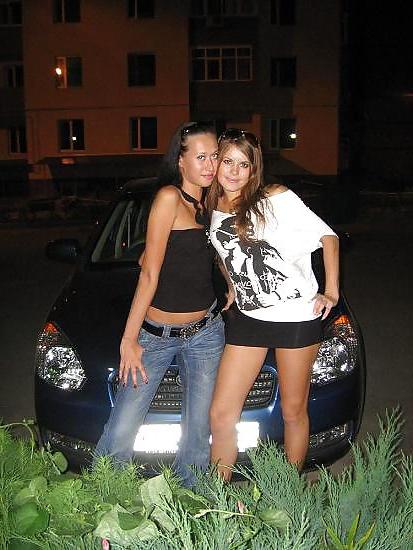 11P Hot brunette amateur teen lesbian couple !