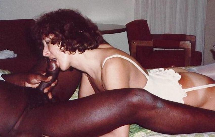24P Amateur White Wives in Action