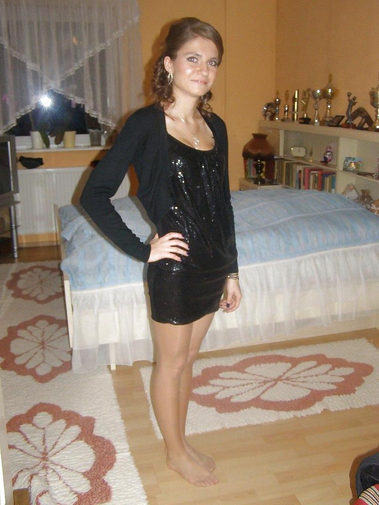 25P Amateur legs in pantyhose (nn)