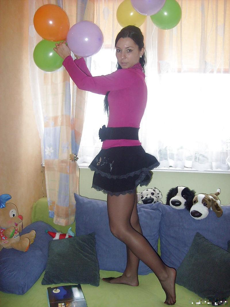 25P Amateur legs in pantyhose (nn)
